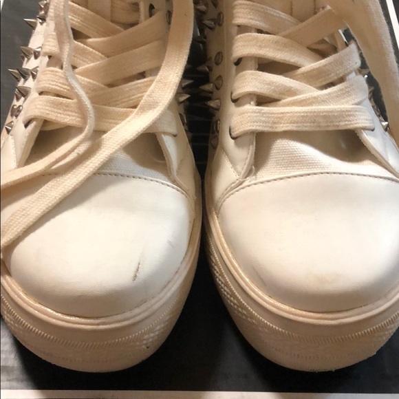 Mia white canvas sneaker with silver stuns size 8 - Picture 3 of 6